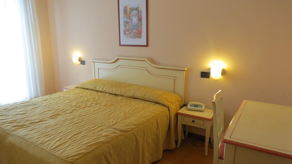 La Quiete Park Hotel マネルバ・デル・ガルダ エクステリア 写真