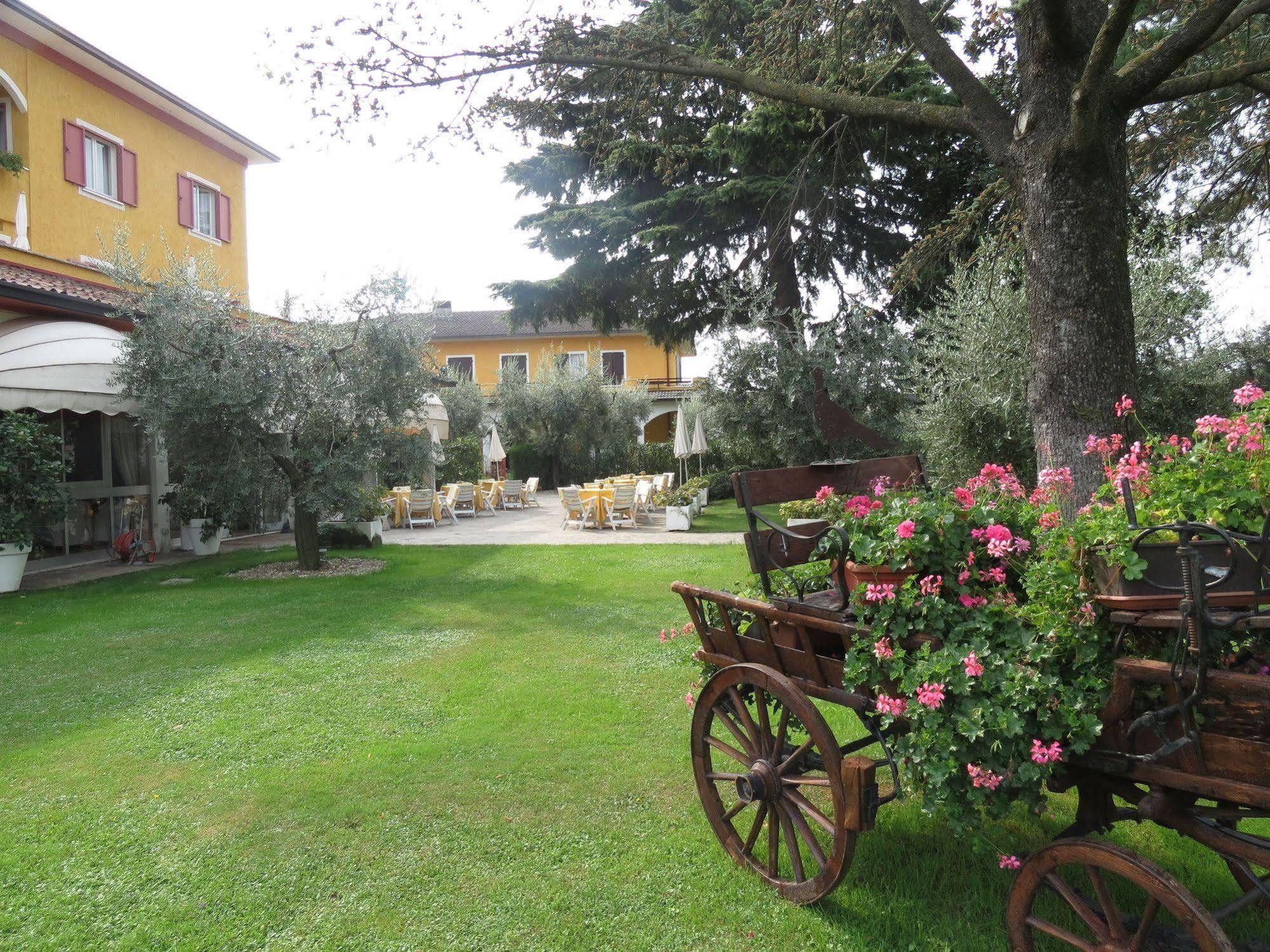 La Quiete Park Hotel マネルバ・デル・ガルダ エクステリア 写真